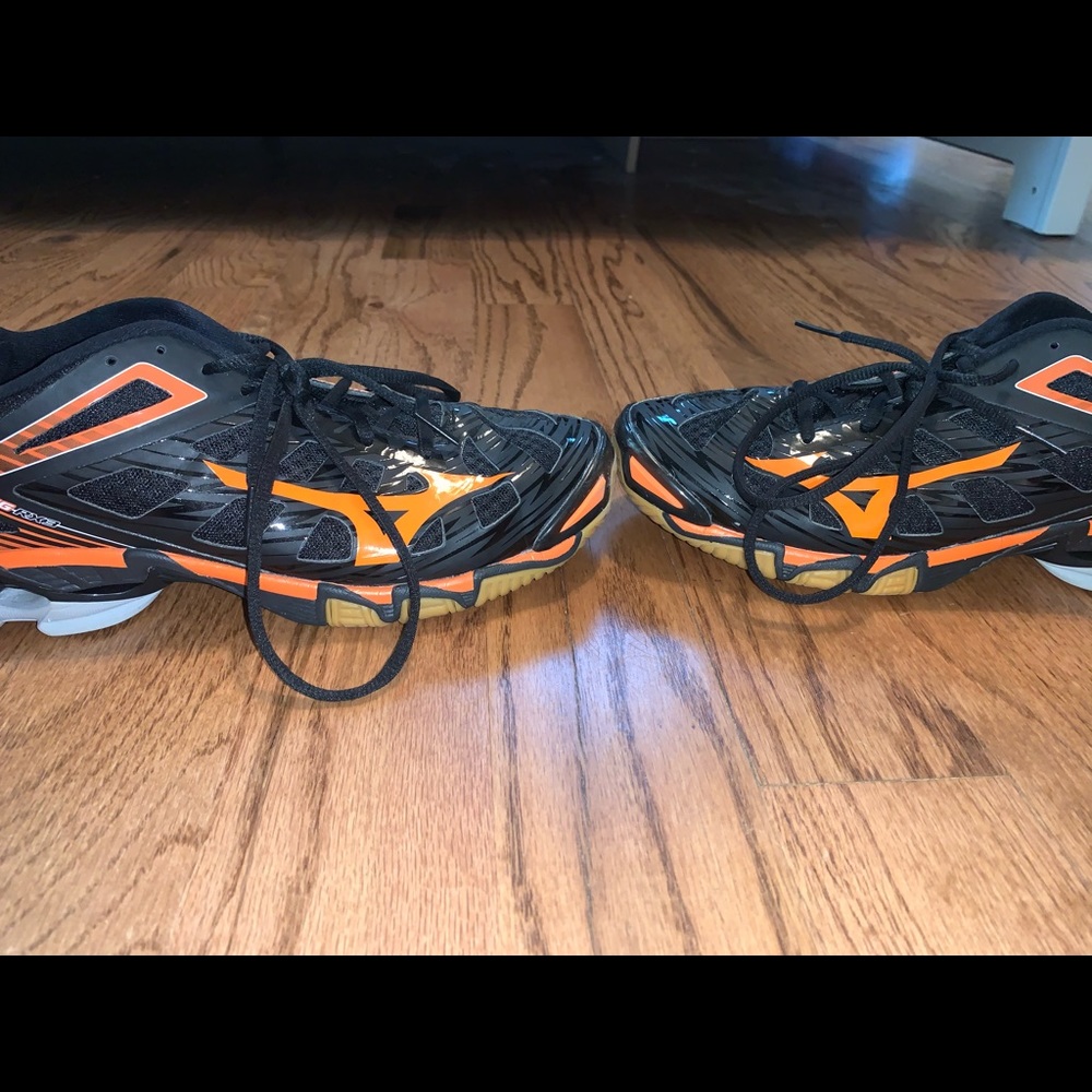 Mizuno volleyball shoes